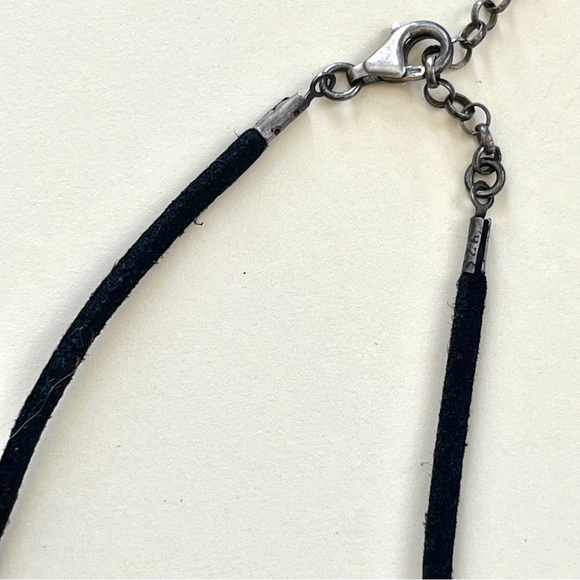 vintage • white marble stone pendant with engraved details on suede necklace - Picture 7 of 13